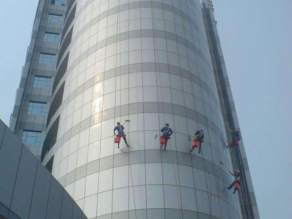 高空作業外墻清洗